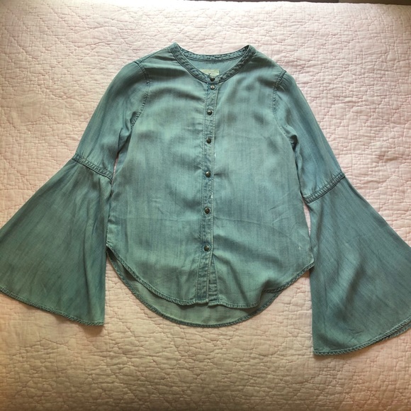 NWOT American Eagle Chambray Bell Sleeve Top - Picture 2 of 7